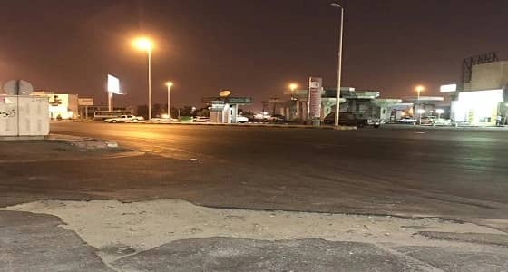 طرقات خميس مشيط تتزين بالحفر