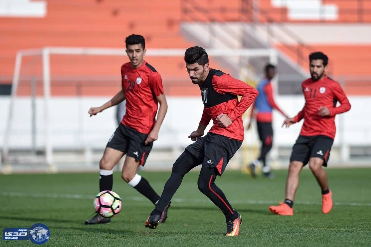 بالصور.. الشباب يواصل تدريباته لمواجهة الفتح