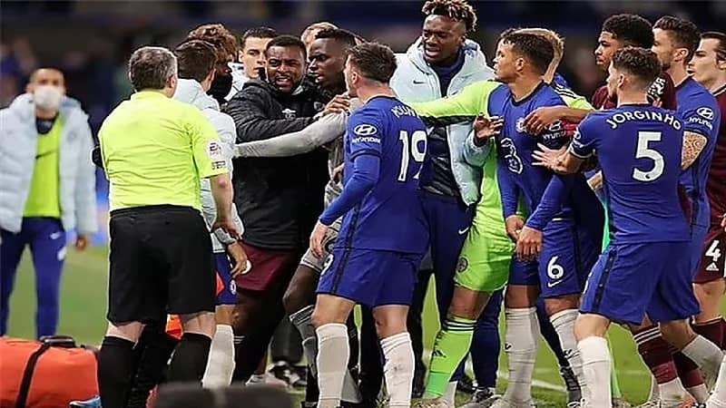 إتهام تشلسي وليستر سيتي بسوء السلوك بسبب المشاجرة الجماعية