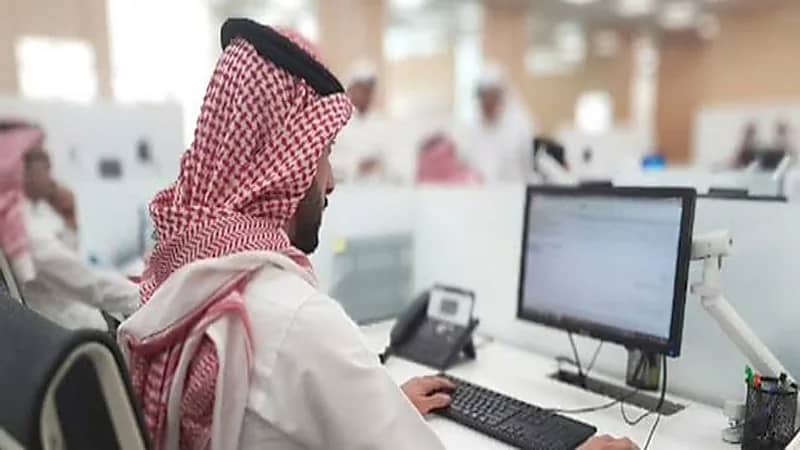 يحق للعامل وقف الإجازة السنوية حال وقعت "المرضية" في نفس التوقيت