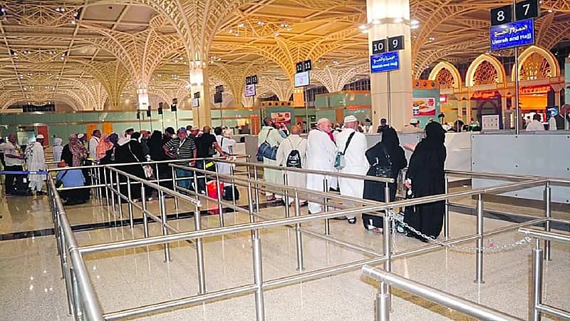 مطار الأمير محمد بن عبدالعزيز يستقبل أولى رحلات المعتمرين القادمين من الخارج