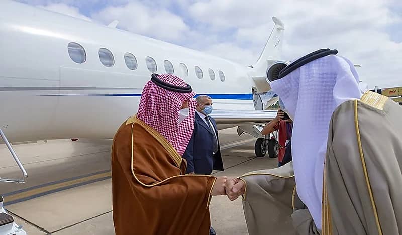 وصول وزير الرياضة إلى الرباط لحضور نهائي البطولة العربية بين الاتحاد والرجاء "صور"