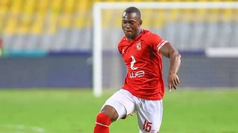 لاعب الأهلي المصري يدخل دائرة اهتمامات الهلال والنصر 