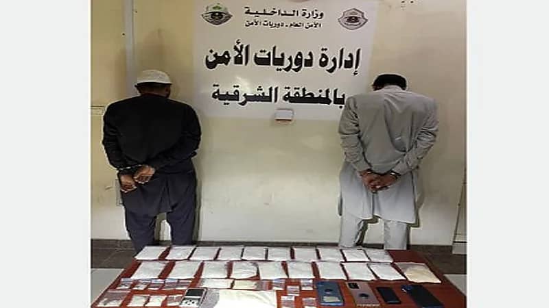 القبض على مقيمَيْن بحوزتهما 2.1 كيلو جرام من مادة الشبو