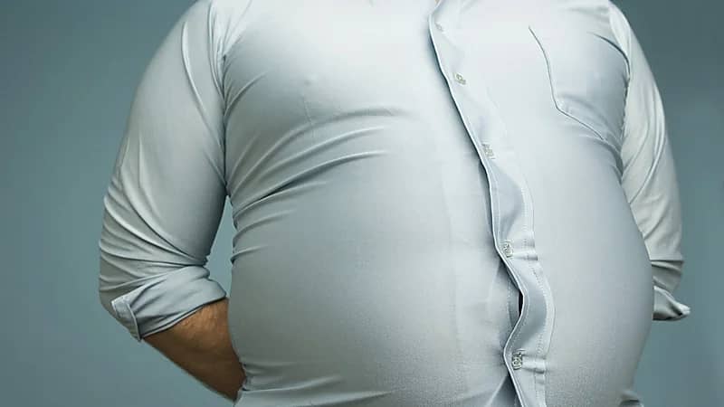 "الصحة الخليجي" ينفي شائعة تسبب شرب الماء في ظهور الكرش