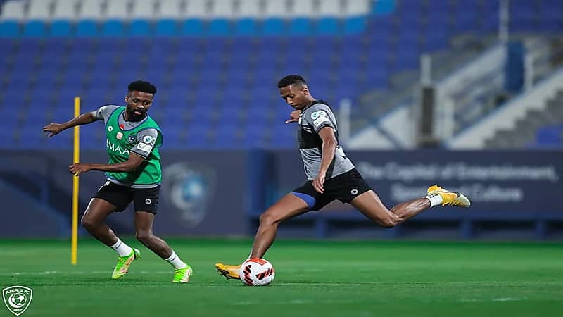 بالصور.. الهلال يستأنف تدريباته استعدادا لمواجهة ضمك 