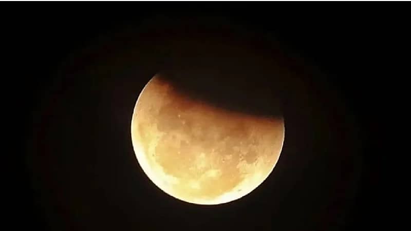 أول خسوف تشهده المملكة في ٢٠٢٢.. الإثنين