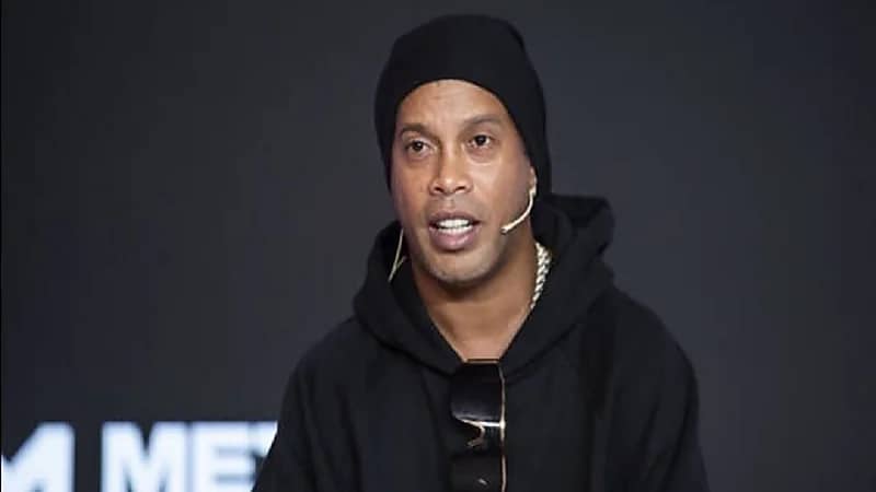 رونالدينيو : تمنيت اللعب بجوار محمد صلاح