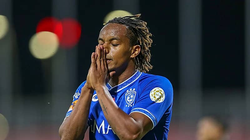 كاريلو ينهي برنامجه العلاجي والتأهيلي