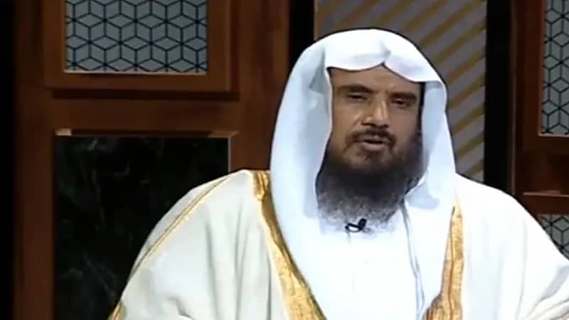 "الخثلان" يوضح حكم صبغ الشعر بالحناء وهل يجوز المسح عليها دون إزالتها( فيديو)