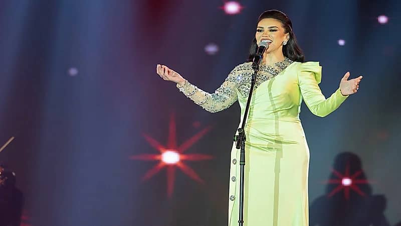 بالصور .. النجمتان مي وإيمان تطربان زوار موسم جدة بأجمل أعمال أم كلثوم في ليلة الفن الأصيل