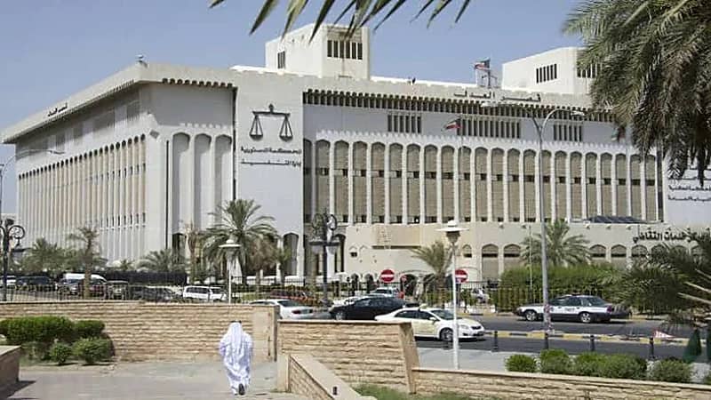 التحقيق مع مسؤولين كويتين بتهمة الإضرار بالأموال العامة