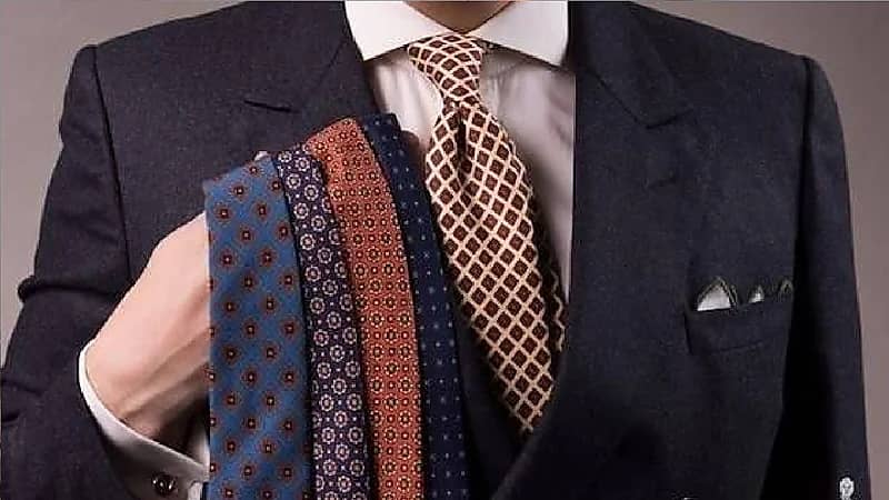 رئيس الوزراء الإسباني: تخلوا عن ربطات العنق لتوفير الكهرباء