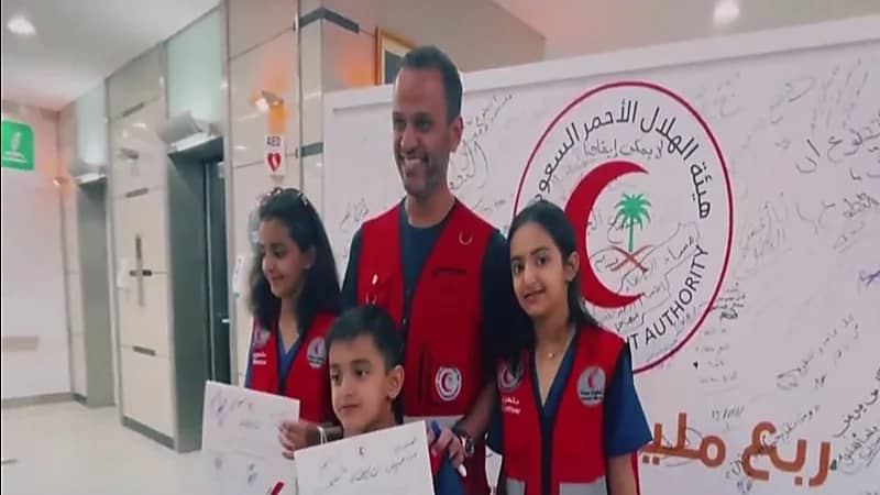 شاهد.. طفل عمره 7 سنوات ينقذ شقيقته من الموت