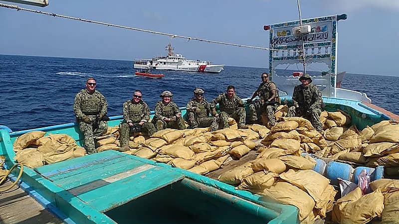 قوة الواجب المختلطة بقيادة القوات البحرية السعودية تضبط 2410 كجم هيروين بخليج عمان