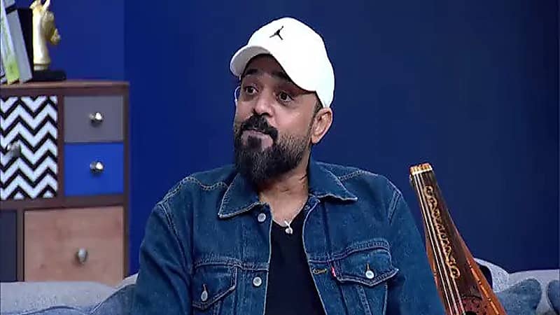 الفنان محمد البنا يبتكر آلة تجمع بين القانون والعود