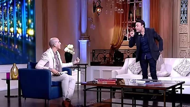 فيديو..خناقة بين مذيع وفنانة مصرية على الهواء