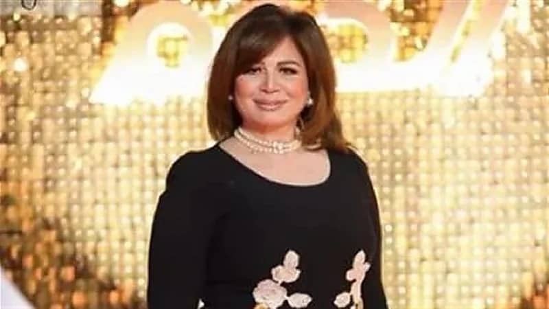 إلهام شاهين تستعرض جمالها بإطلالة مثيرة