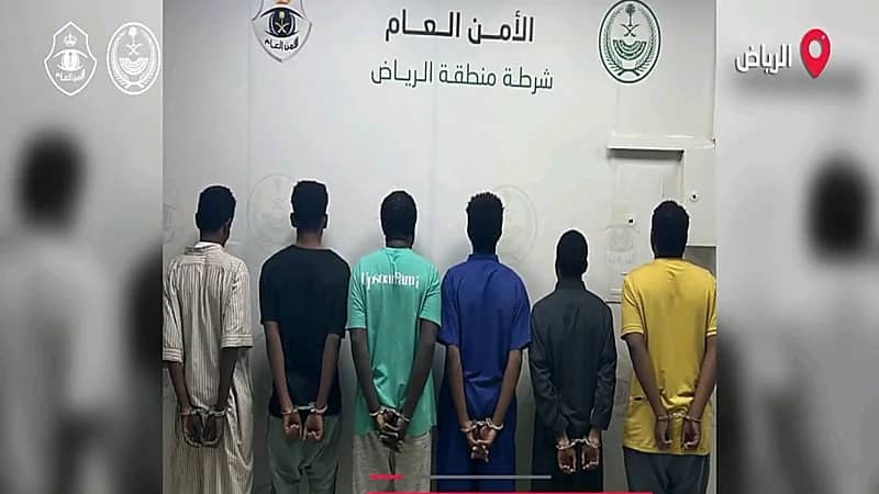سقوط عدة متهمين بارتكاب جرائم سطو وسرقة مركبات في قبضة رجال الأمن