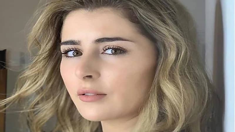 رسالة مؤثرة من الفنانة عائشة بن أحمد بعد دفن والدها