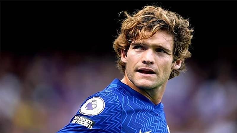 وفاة والد لاعب برشلونة ماركوس ألونسو