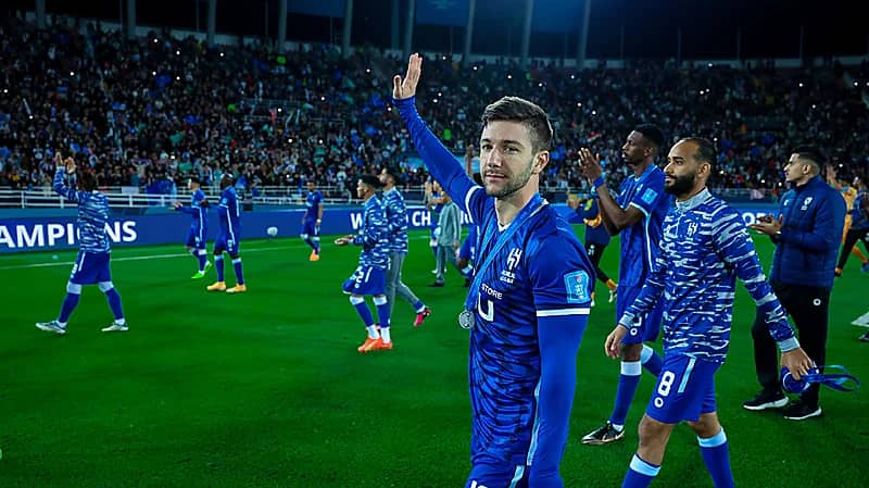 موعد مغادرة بعثة الهلال إلى الدوحة لمواجهة شباب الأهلي