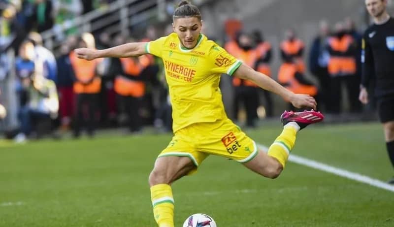 لإصراره على الصيام .. استبعاد الجزائري حجام عن تشكيلة نانت