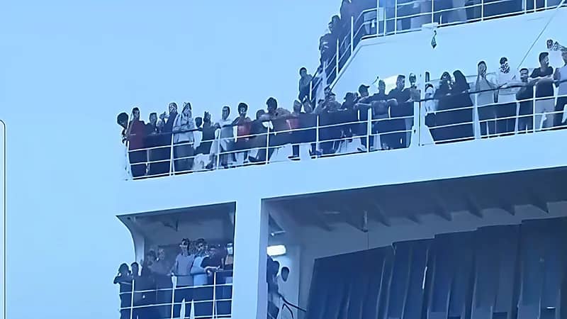 شاهد.. وصول 13 مواطناً سعودياً و1674 شخصاً من رعايا الدول الصديقة إلى جدة