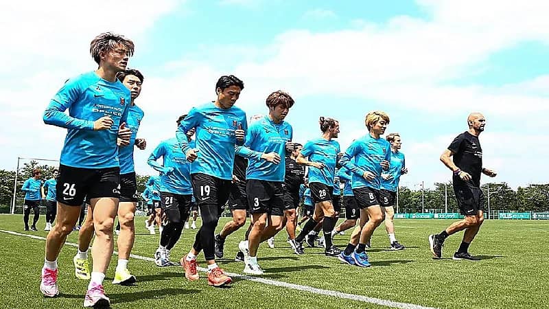 غياب قائد نادي أوراوا ساكاي عن التدريبات بسبب الإصابة (صور)