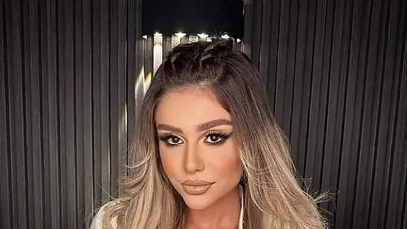 مصرع فتاة حسناء رمياً بالرصاص على يد ملثم (فيديو)