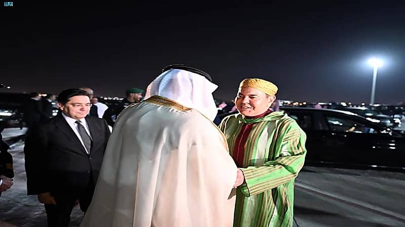  الأمير رشيد بن الحسن يغادر جدة