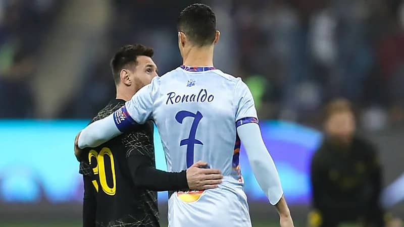 ميسي يكسر رقم مهاجم النصر رونالدو