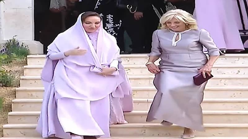 حديث زوجة بايدن ووالدة رجوة يثير التفاعل (فيديو)