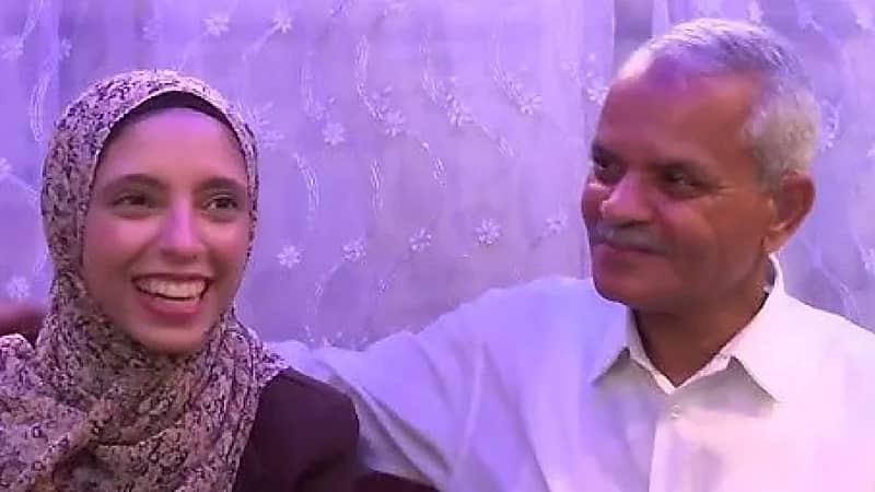 عمرو أديب: آل الشيخ يحقق أمنية الطالبة الشهيرة بـ فتاة العجلة ويتكفل بحج أسرتها .. فيديو