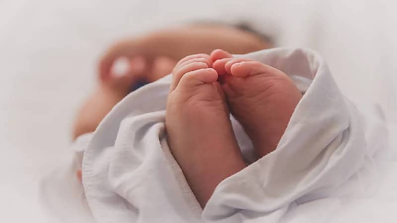 الحكم على عراقي باع حفيده الرضيع مقال 1400 دولار !