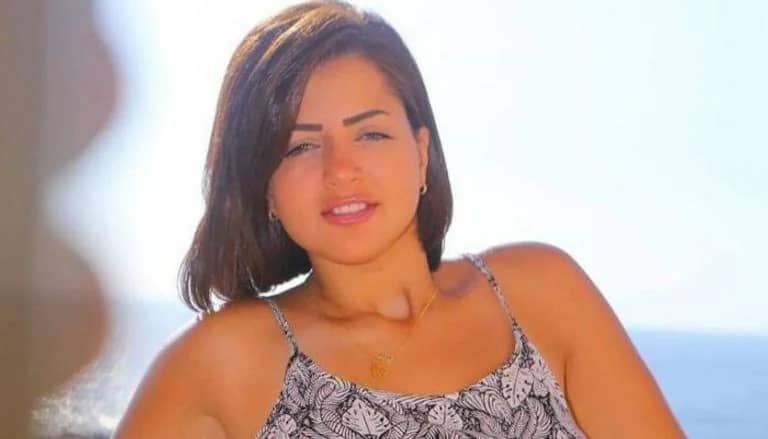 منى فاروق: صوتي تخين وبيضايقني.. والمعجبين بيفتكروني ولد