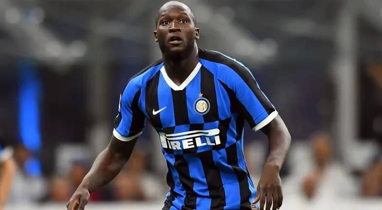 عرض مغري من الهلال يربك خطط لوكاكو