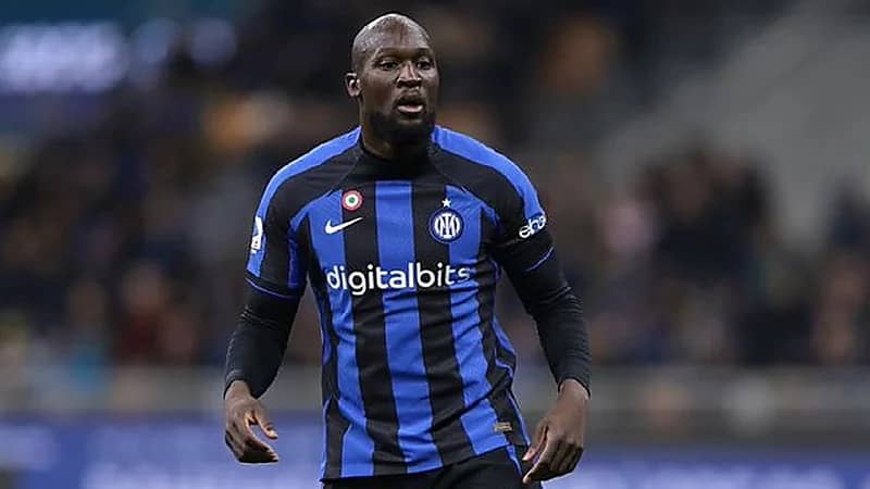 لوكاكو يحسم موقفه من عرض الهلال خلال ساعات