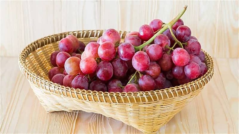 فوائد صحية مذهلة يوفرها العنب الأحمر