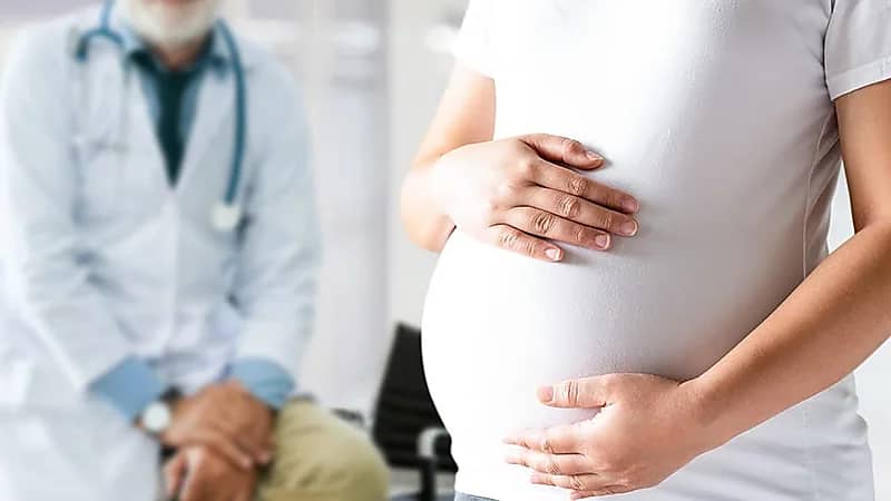 القبض على طبيب نساء مزيف أجري عمليات ولادة في مصر