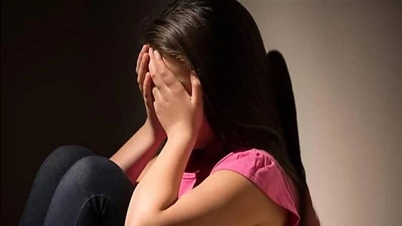 انتقامًا لها و لوالدتها ..طفلة تقتل والدها حرقًا