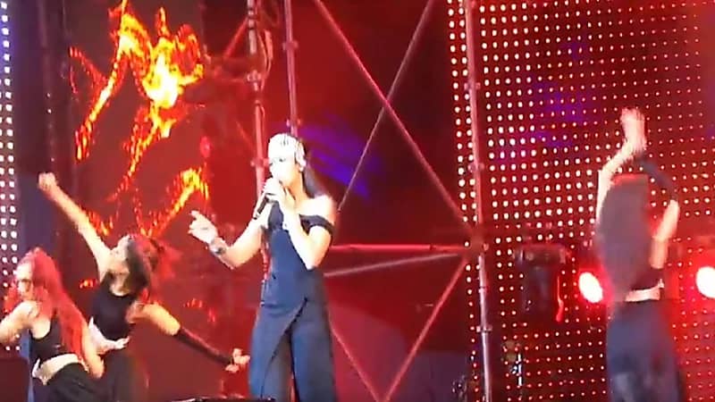 لحظات تحبس الأنفاس لوقوع الزلزال بمهرجان موسيقي في المغرب..فيديو