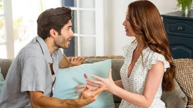 زوجة ترفع دعوى خلع على زوجها بعد اتهامه لها بالخيانة