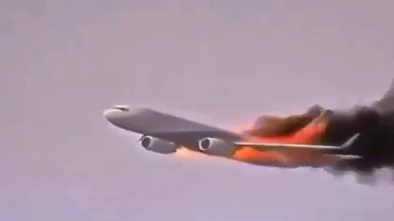 لقطات مخيفة في طائرة لحظة اشتعالها ..فيديو