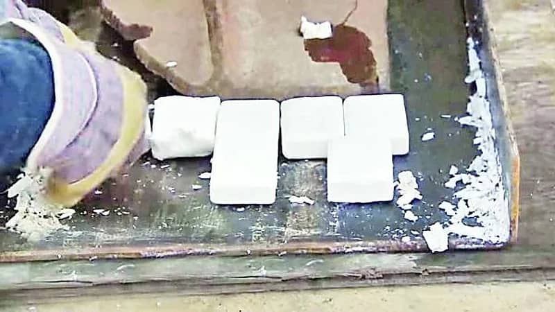 نقل فندق ضخم باستخدام الصابون