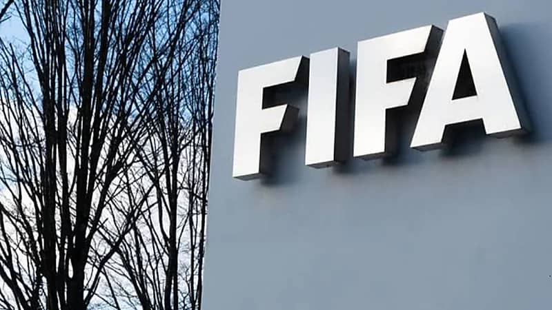 الفيفا يعلن تعليق القواعد الجديدة مع وكلاء اللاعبين عالميا