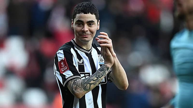 الشباب يصل لاتفاق مبدئي مع ألميرون