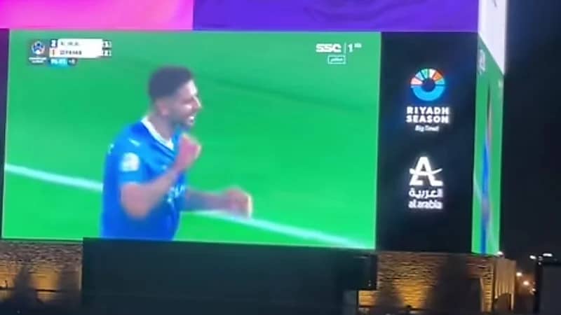 هدف ميتروفيتش من شاشة ملعب المملكة أرينا .. فيديو