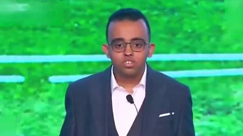 السيسي يلبي أمنية مشجع من "قادرون باختلاف" طلب عضوية الزمالك .. فيديو