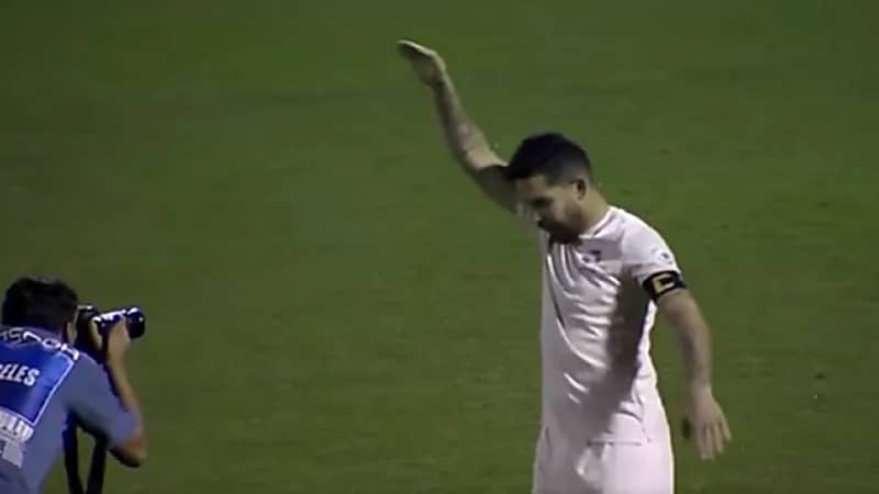 ردة فعل لاعب نيوم بيتروس بعد الصعود لـ يلو .. فيديو